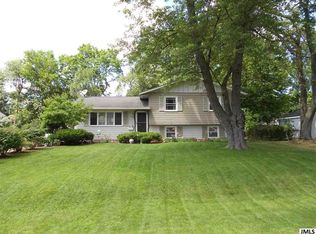 1274 E Southfield Dr, Jackson, MI 49203