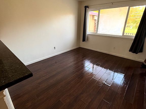 3rd image of 436 W Oak St APT G