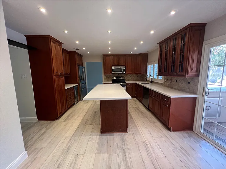 2714 Echo St — Photo 10