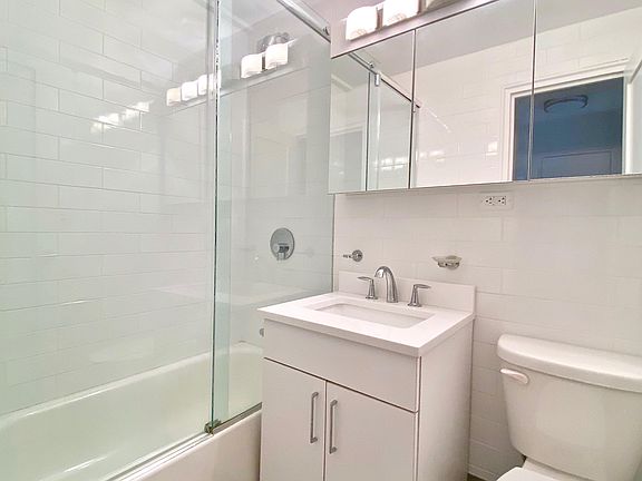 4th image of 160 E 55th St APT 7F