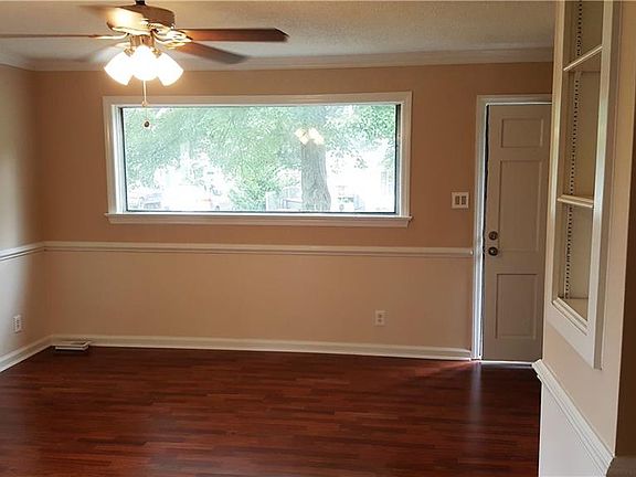 2nd image of 2101 Parks St