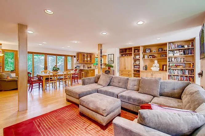 3 bed, 2400 sqft, $5,350 — Photo 4