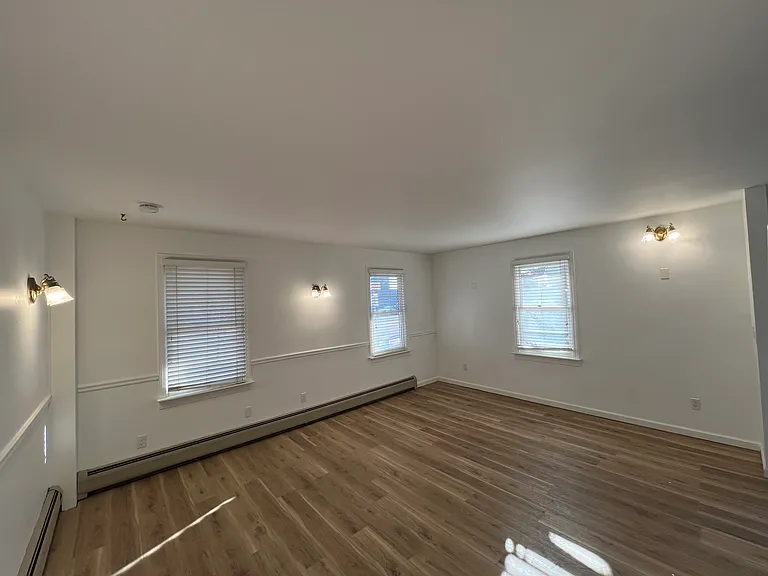 292 Pearl St #3 — Photo 2