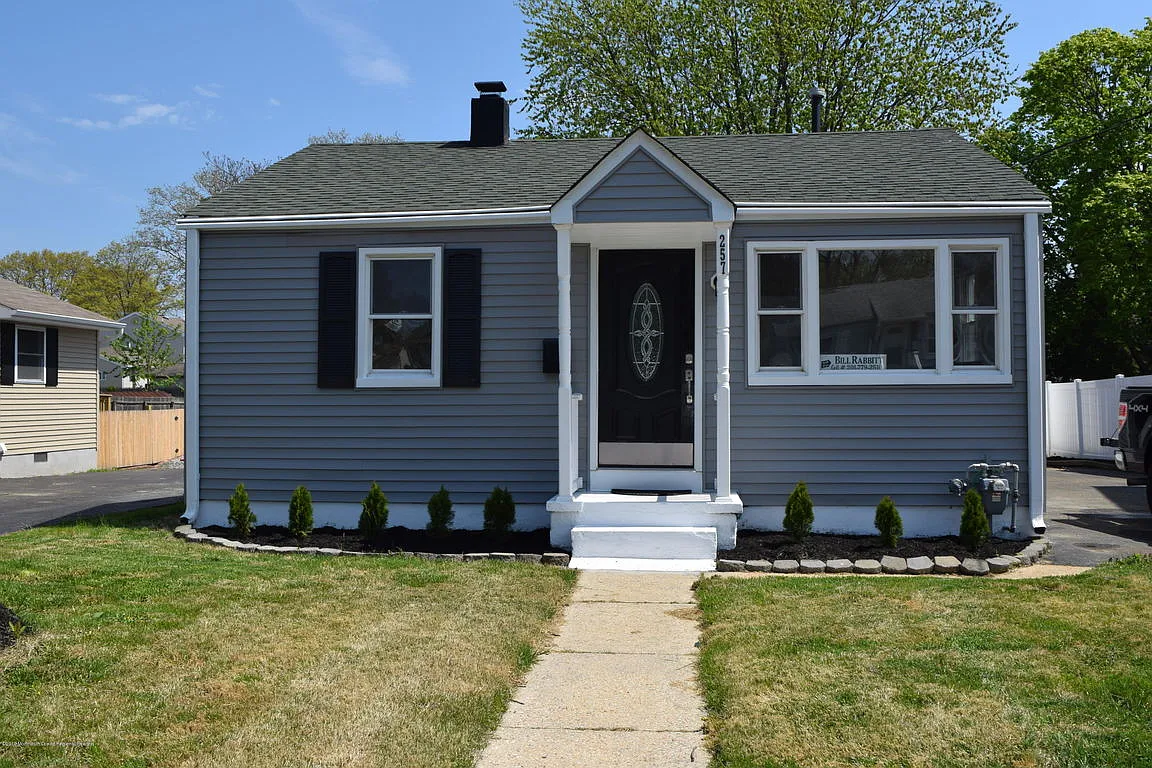 257 6th Ave photo 1