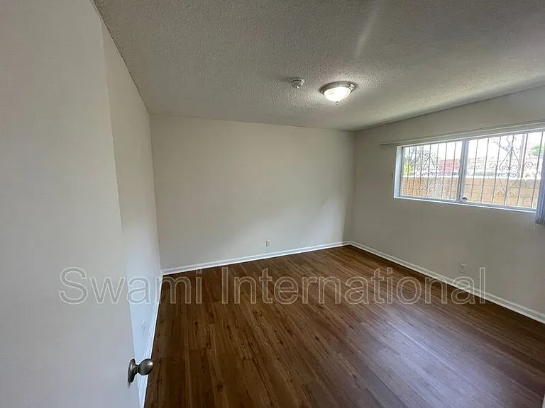 7716 S Figueroa St #4 — Photo 14