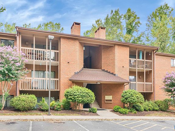 3rd image of 117 Turtle Creek Rd APT 8