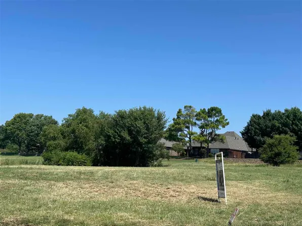 7607 NW Wyatt Lake Dr, Lawton, OK 73505