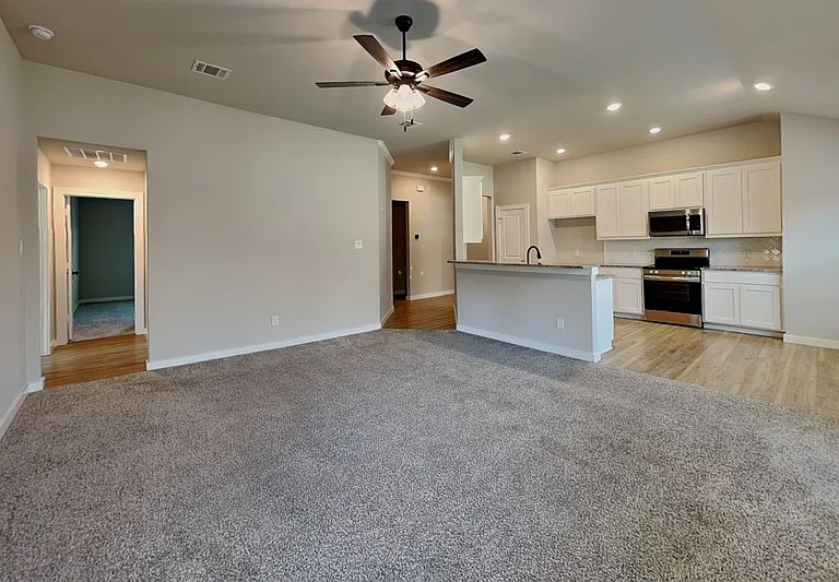 1106 Holly St — Photo 3