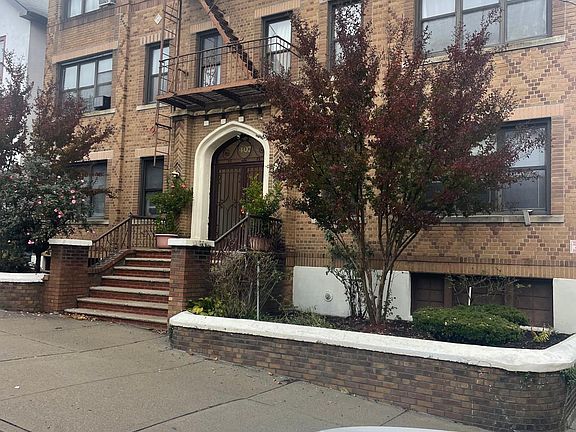 5th image of 407 Woodstock Ave #2A