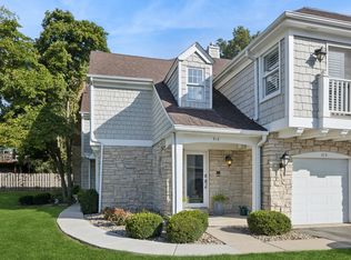 213 Racquet Club Ct, Hinsdale, IL 60521