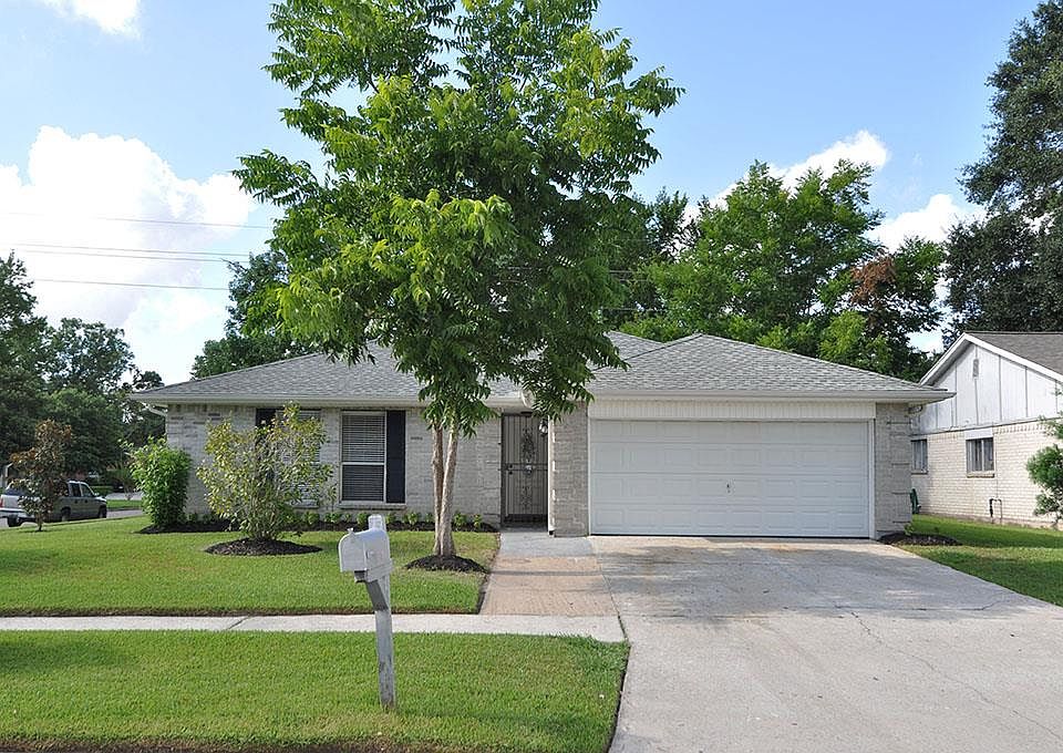 1st image of 10830 Thorncliff Dr