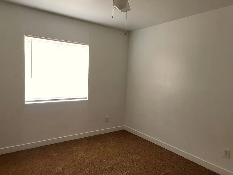 2602 E Southgate Ave — Photo 7