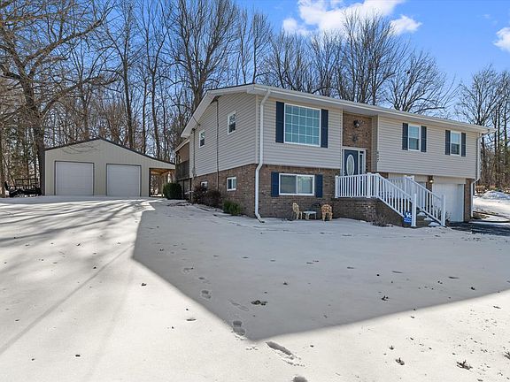 3rd image of 607 Shamrock Dr