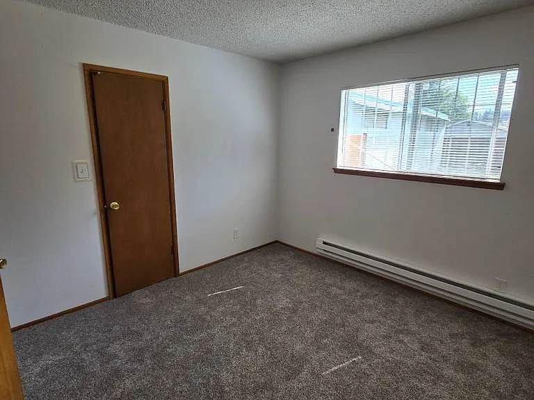3218 S 43rd St — Photo 9