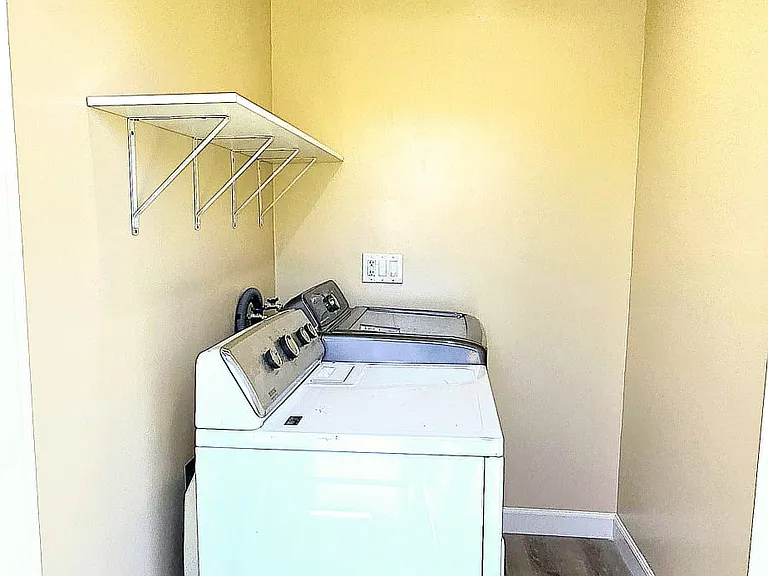 2341 Regina Ct #R2 — Photo 8