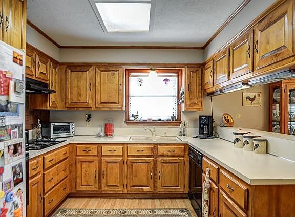 4th image of 3703 Valley Oaks Dr