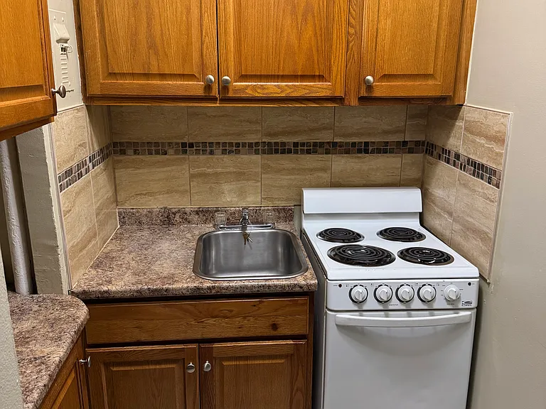7416 Harwood Ave #102 — Photo 11