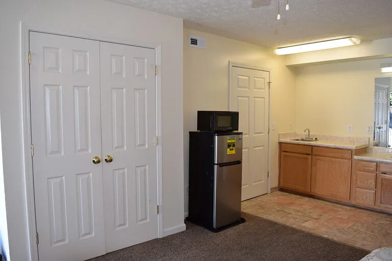 University Pointe Apartments — Photo 8