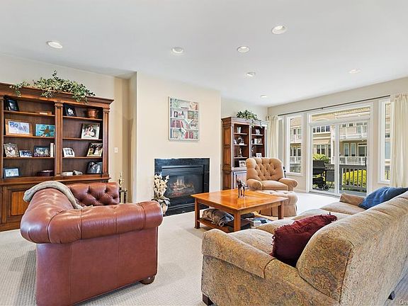 3rd image of 213 Erie Ct