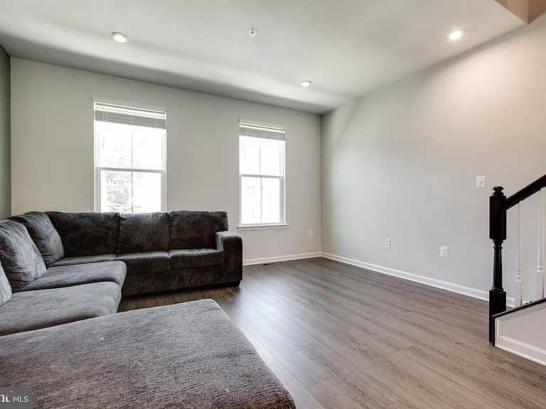 188 Woodgate Cir — Photo 8