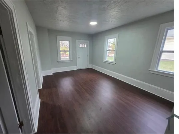 3208 E 57th St, Cleveland, OH 44127