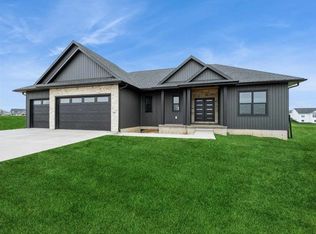 5497 Silver Ridge Rd, Marion, IA 52302