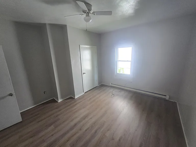 1413 Loudon Ave NW — Photo 3