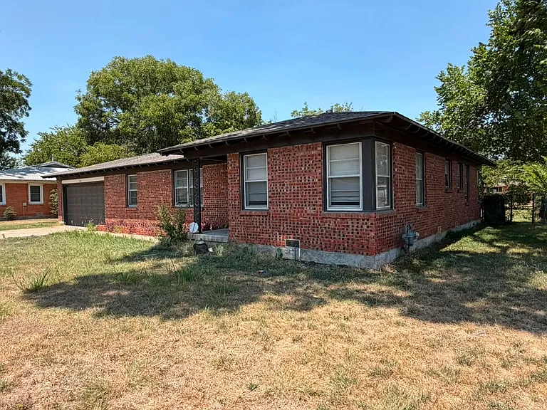 6413 Lambeth Ln — Photo 2