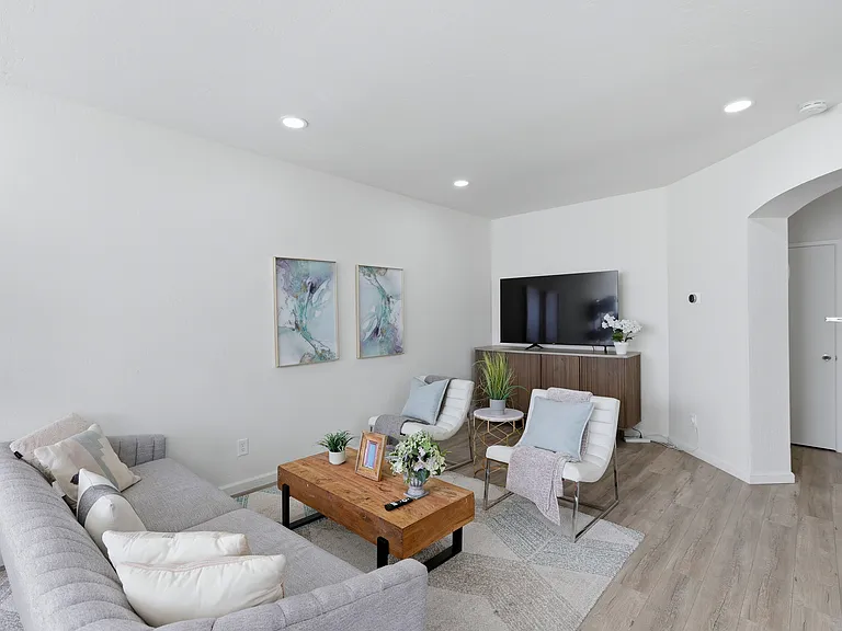 437 Norfolk Dr — Photo 8