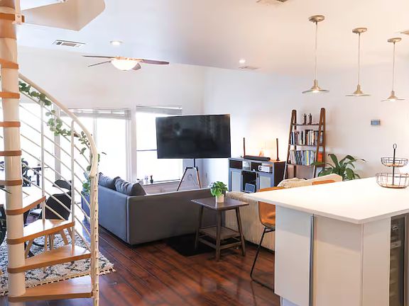 5th image of 1818 S Lakeshore Blvd APT 42