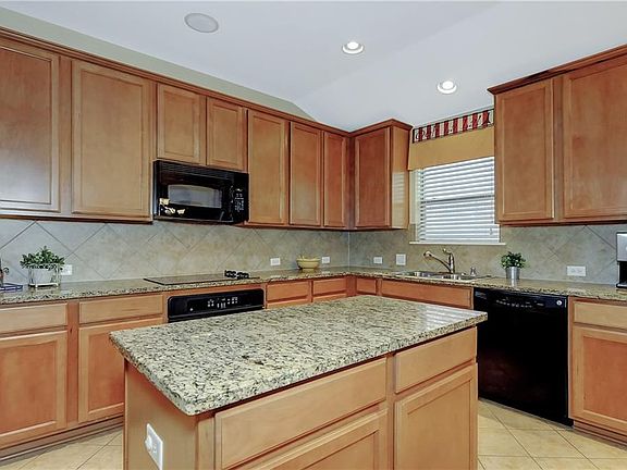 4th image of 1108 Austin Dr