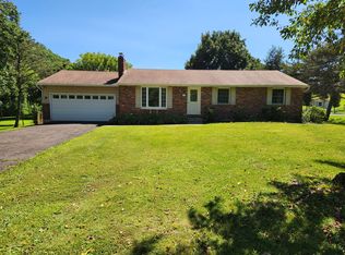 18 Ealer Hill Rd, Kintnersville, PA 18930