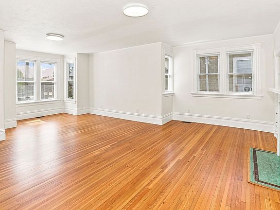 5th image of 1741 Rose St