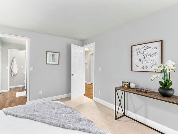 3rd image of 9908 NE 124th St APT 906