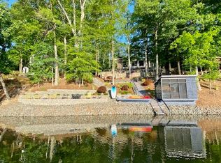 673 N Lakeshore Dr, Louisa, VA 23093