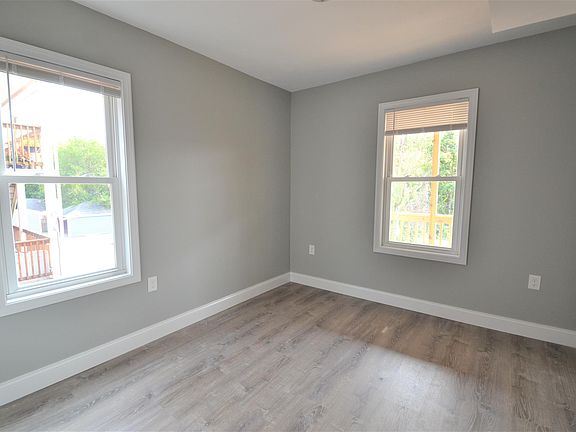4th image of 19 Dean St #4
