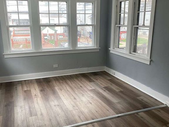 4th image of 3540 W 61st St
