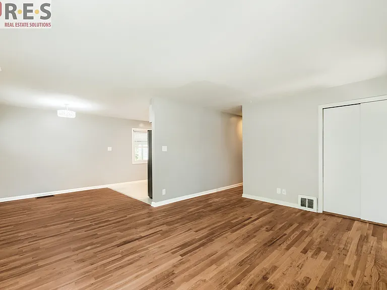 3201 S Holly St — Photo 7