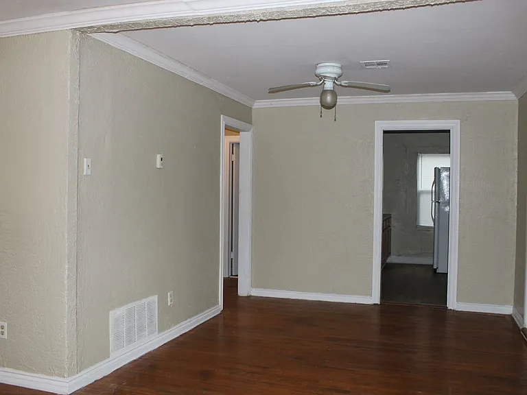 209 W Douglas Dr — Photo 6