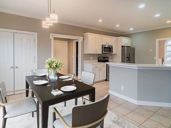 4th image of 786 Parade Ct
