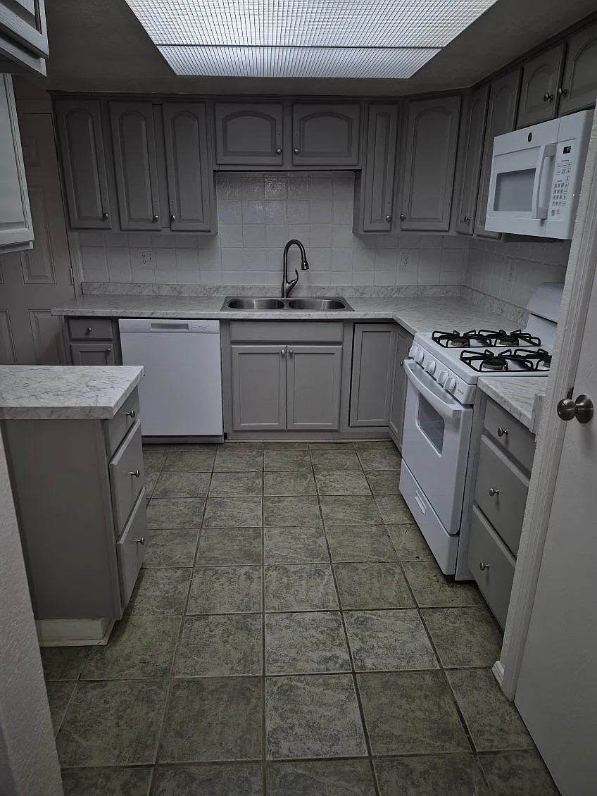 4 bed, 1305 sqft, $1,489 — Photo 3