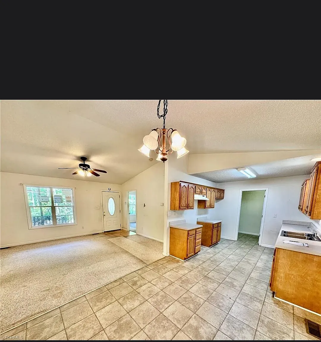 3 bed, 1227 sqft, $1,650 — Photo 1