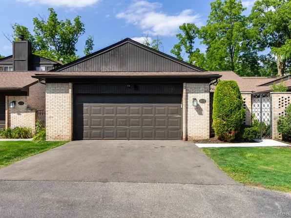 4122 Wabeek Lake Dr S, Bloomfield Hills, MI 48302