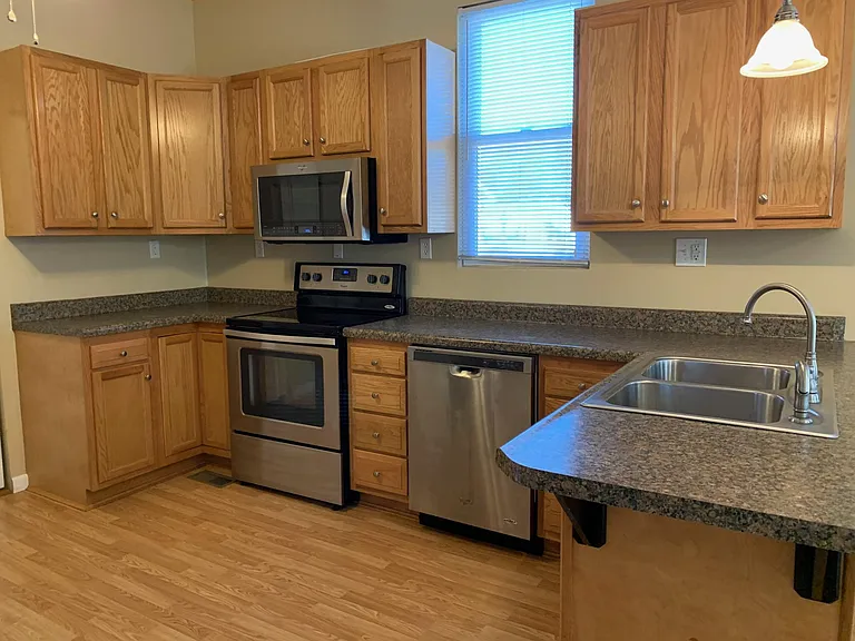 306 W Ash St — Photo 4