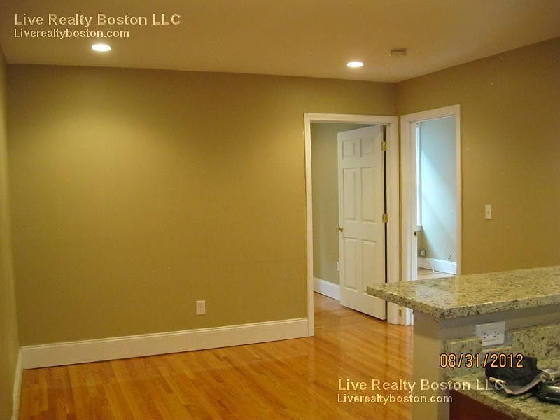 2nd image of 83 Egmont St #Bb