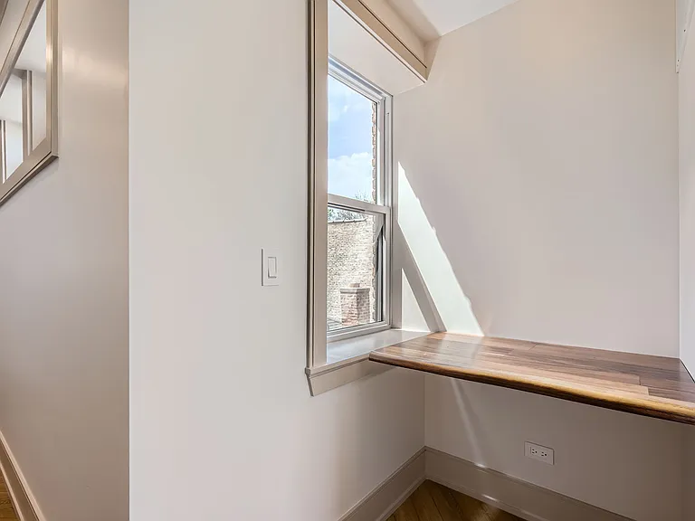 2704 W Argyle St #G — Photo 10