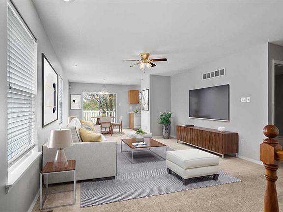 4th image of 25 Jost Villa Dr