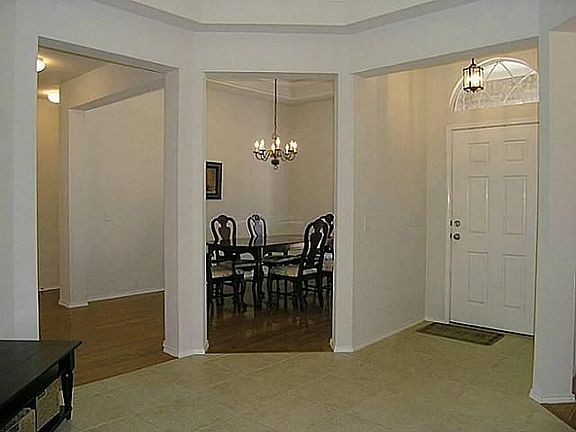 3rd image of 2451 Kingsley Dr