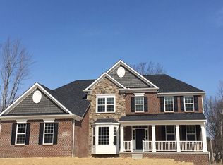 8430 Victoria Dr, Broadview Heights, OH 44147