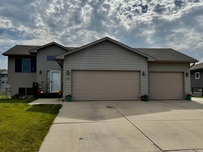1014 28th Ave NE, Aberdeen, SD, 57401